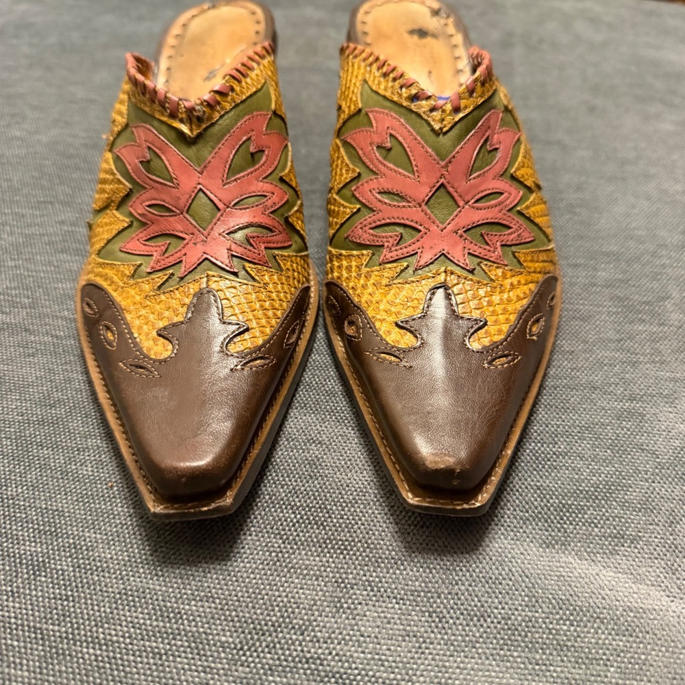 BCBGIRLS Western Mules Yellow Snakeskin Leather Floral. Y2K Size 8B 38